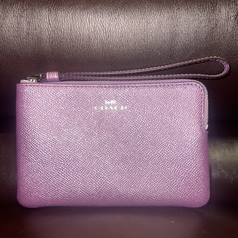 NWOT Coach Metallic Pink Corner Zip Wristlet